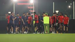 Timnas Bahrain melakukan sesi latihan perdana di Lapangan A, Senayan, Jakarta pada Sabtu (22/03/2025) WIB malam. (Liputan6.com/Andul Aziz)