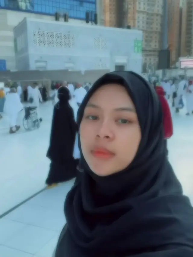 Melly Lee Pakai Hijab