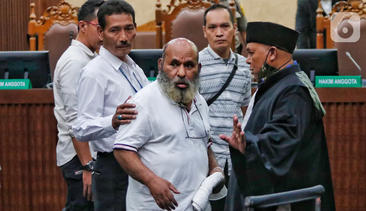 Hakim pun memerintahkan jaksa untuk melanjutkan pemeriksaan tindak pidana korupsi tersebut. (Liputan6.com/Angga Yuniar)