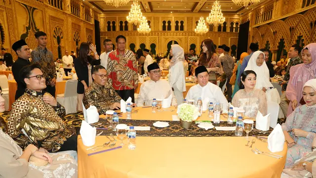 Ketua Umum Partai Hanura Oesman Sapta (Oso) saat open house Lebaran 2025 di kediamannya wilayah Kuningan, Jakarta Selatan, Senin (31/3/2025).