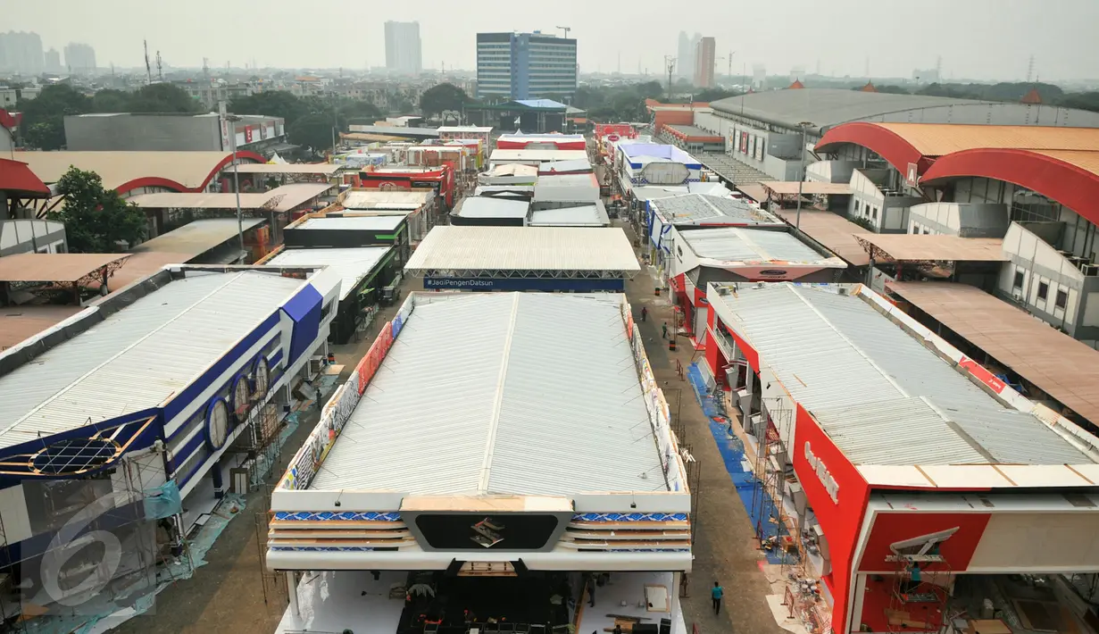 Stand-stand yang menghiasi arena Jakarta Fair 2016, Kemayoran, Jakarta, Senin (6/6/2016). Sebanyak 1.300 stand dan pertunjukan musik akan mengisi Jakarta Fair Kemayoran 2016. (Liputan6.com/Yoppy Renato)