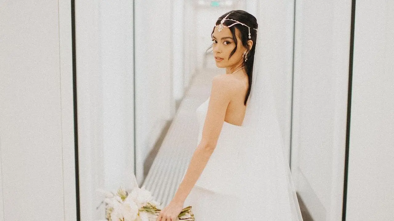 Eva Celia Menikah, Anggun dalam Gaun Pengantin Rancangan Hian Tjen