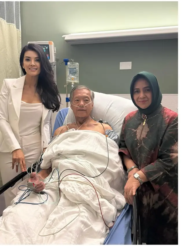 6 Potret Farah Quinn Bareng Ayah-Ibu yang Jarang Tersorot, Kumpul di Amerika