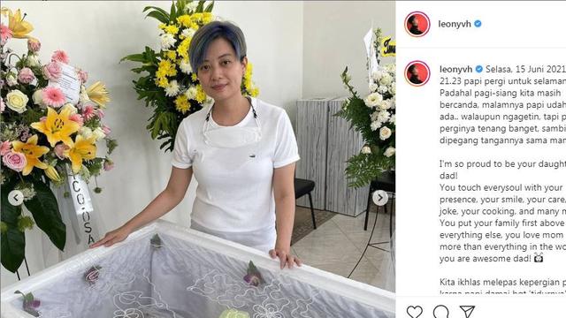 Ayah Leony Vitria meninggal dunia