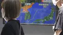 Ini terjadi dua hari setelah Korea Utara mengancam akan memberikan konsekuensi yang "mengejutkan" sebagai protes atas apa yang disebutnya sebagai kegiatan pengintaian AS yang provokatif di dekat wilayahnya. (AP Photo/Eugene Hoshiko)