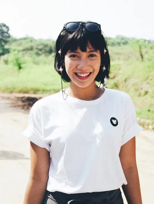 Beberapa waktu lalu, Dhea membintangi film yang berjudul Pinky Promise. Selain kepiawaiannya dalam berakting, style fashion Dhea pun kerap menjadi sorotan karena modis dan kece banget. (Instagram/dheaseto)