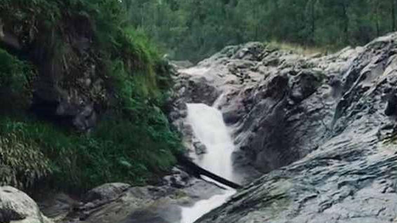 Tak Kalah Indah dari Kawah Ijen, Intip Pesona Sungai Kalipait Bondowoso Mengalir Membelah Hutan dan Tebing Batu