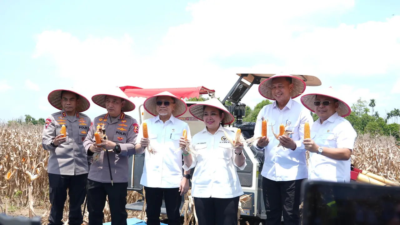 Panen Raya Jagung Serentak Kuartal III di Desa Sabahlioh, OKU Timur, Sumatera Selatan