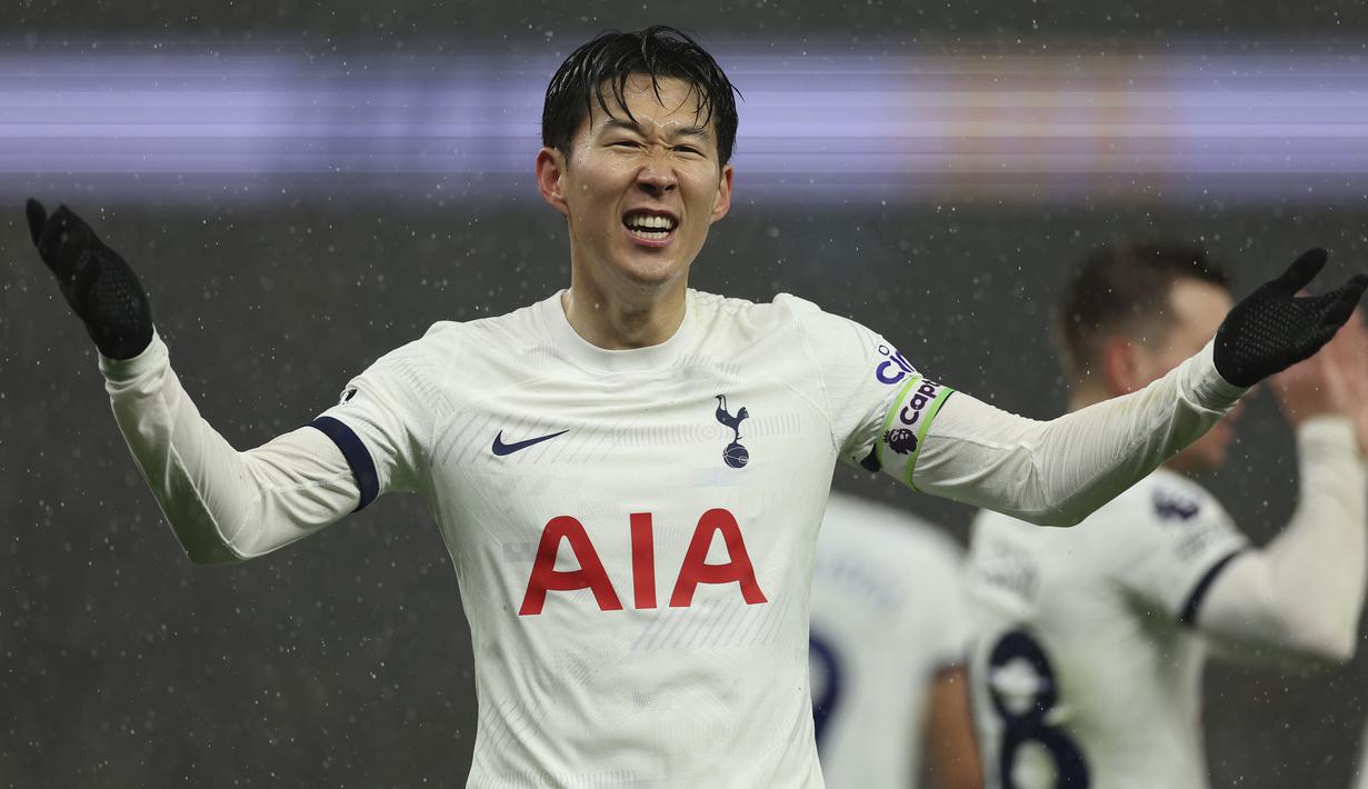 <p>Selebrasi striker Tottenham Hotspur, Son Heung-min setelah mencetak gol kedua timnya ke gawang Bournemouth pada laga pekan ke-20 Liga Inggris 2023/2024 di Tottenham Hotspur Stadium, London, Minggu (31/12/2023). (AP Photo/Ian Walton)</p>