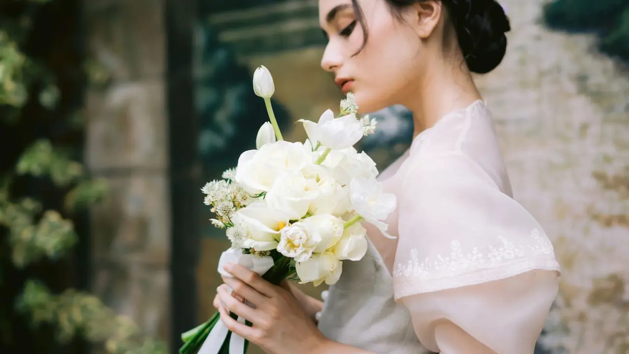 Foto pengantin dengan suasana flora wonders