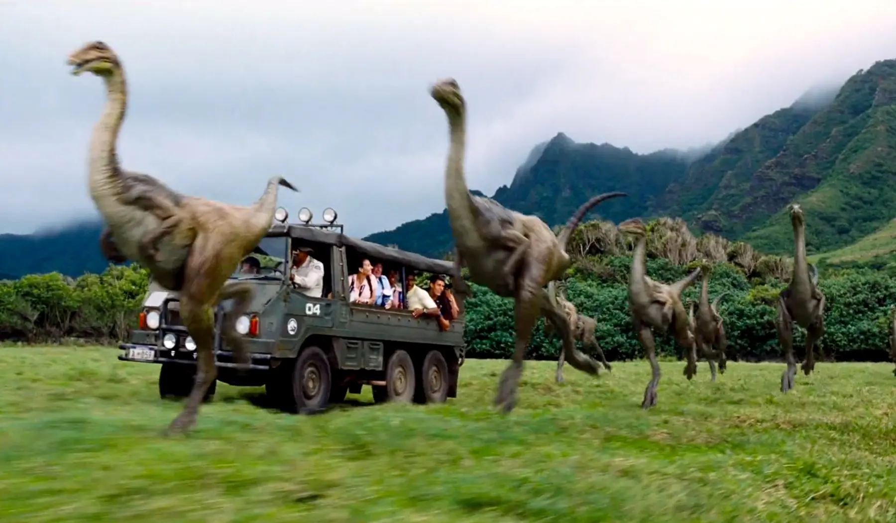 Di trailer khusus Jurassic World, terdapat beberapa adegan yang belum diperlihatkan sebelumnya.