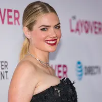 ate Upton kerap memakai gaun yang membuatnya jauh terlihat lebih tua dan dewasa. Kate sendiri masih berusia 24. (CHRISTOPHER POLK / GETTY IMAGES NORTH AMERICA / AFP)