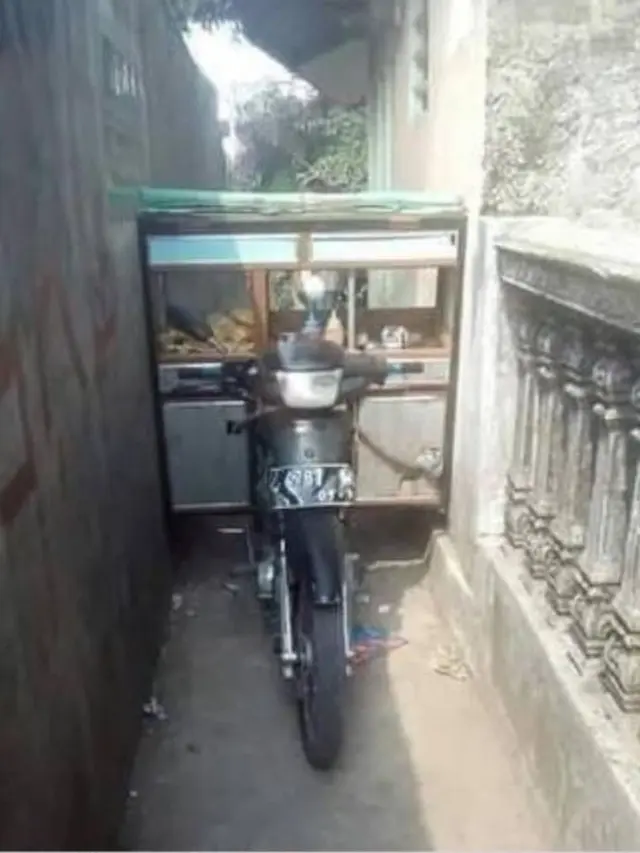 6 Foto Kendaraan Nyangkut, Bikin Enggak Habis Pikir