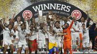 Eintracht Frankfurt berhasil menjadi juara Liga Europa 2021/2022 usai berhasil mengalahkan Glasgow Rangers di partai final pada Kamis (19/5/2022) dini hari WIB. (AP/Manu Fernandez)