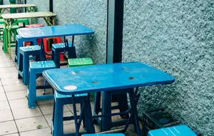 6 Fungsi Lubang Kecil pada Kursi Plastik, Bukan Sekadar Hiasan
