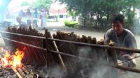 Pesta nasi jaha selalu digelar di hari keempat Idul Fitri oleh warga Bolaang Mongondow. Tak boleh tak ikut serta. (Liputan6.com/Yoseph Ikanubun)