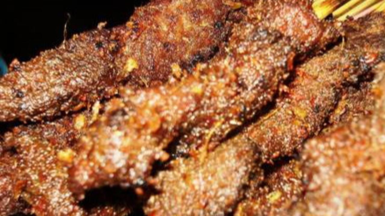 Mencicipi Sate Asem Khas Betawi, Olahan Daging dan Kelapa yang Kini Mulai Langka