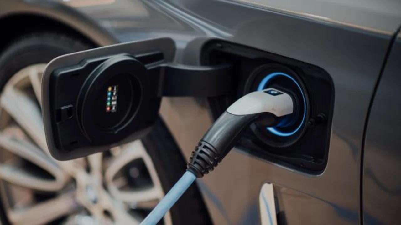 Insentif EV Berbasis Nikel Dinilai Bisa Perkuat Hilirisasi Industri