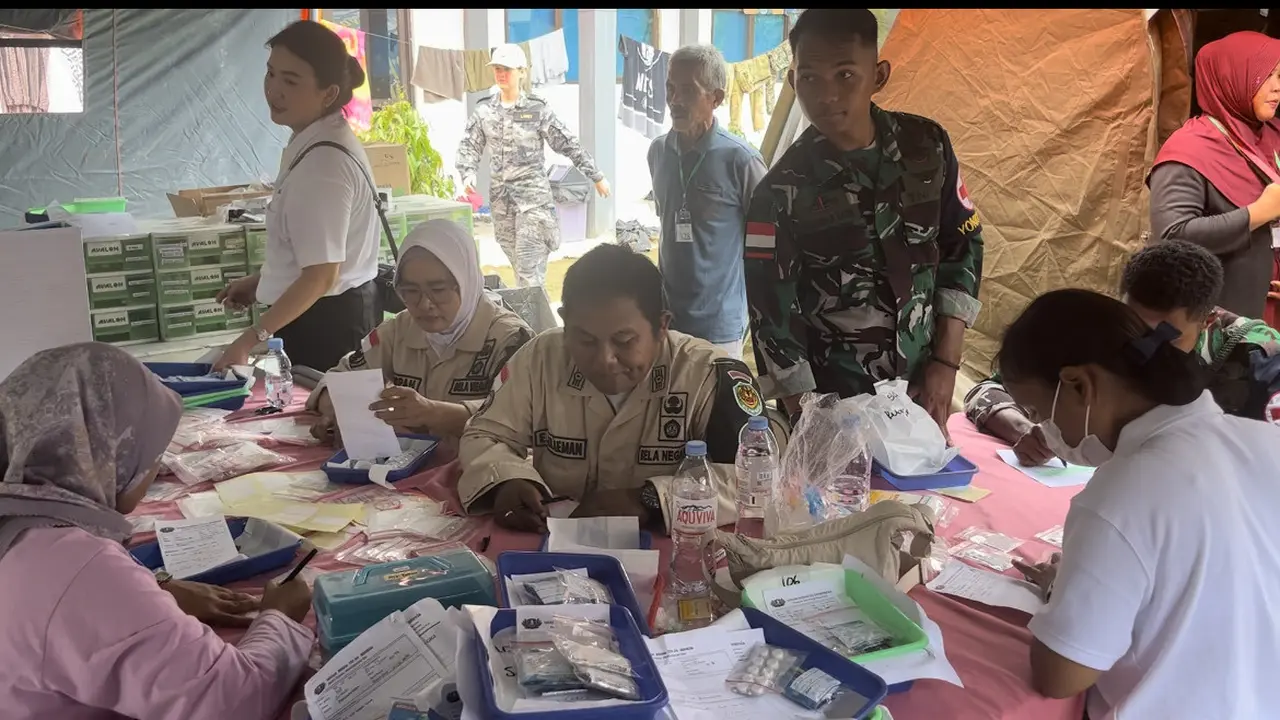 Kegiatan Bakti Sosial Bhakti Kanyini Ausindo 2025 di SMKN 1 Panggarangan, Bayah, Banten (Liputan6.com/Muhammad Radityo Priyasmoro)