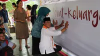 PT Unilever Indonesia dan mitranya Bina Masyarakat Peduli (BMP) mendukung Yayasan Hati Suci mengadakan kegiatan amal Penyuluhan Perilaku Hidup Bersih dan Sehat.