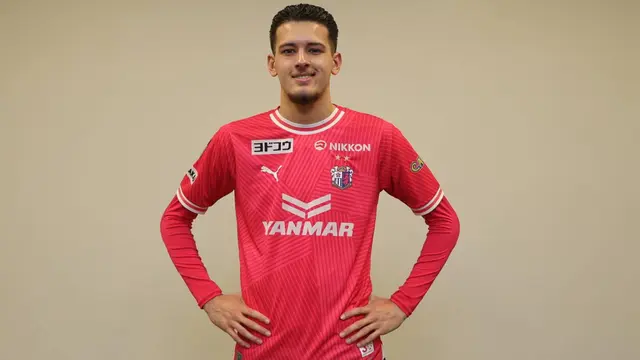 Foto: Jadi Pemain Indonesia Pertama di J1 League Bersama Cerezo Osaka, Justin Hubner Senang Bisa Main Bareng Eks Penggawa MU, Shinji Kagawa
