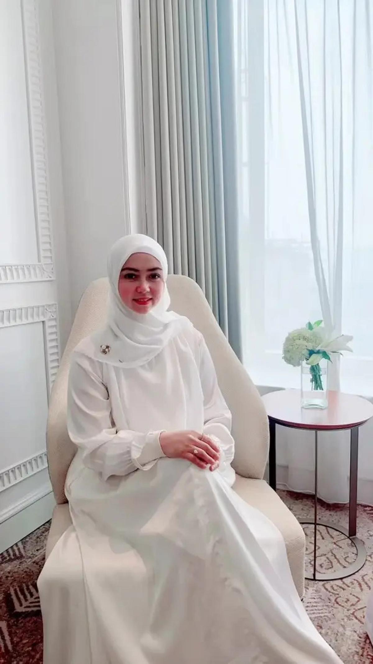 Inspirasi Fashion Lala Nurlela Calon Istri Nassar yang Juga Kakak Ipar Syahrini, Sederhana Tapi Elegan