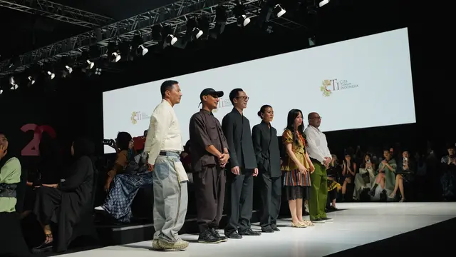 Karya Desainer mode Andreas Odang, Eridani, Hian Tjen, Sherlyta Puspa Lestari serta Zico Halim dan Margaretha Novianty dari label Tangan Privé di JF3 2024. (Dok: JF3)