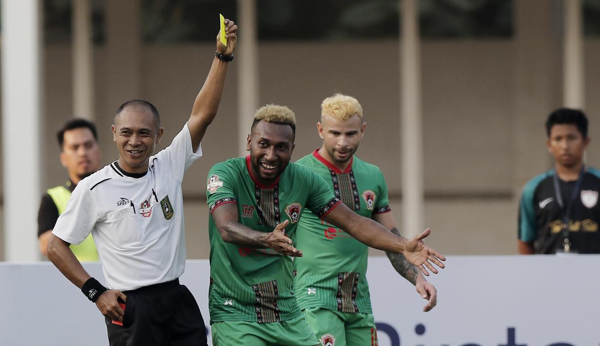 Ada kejadian tak biasa terjadi saat Persija jumpa Kalteng Putra pada laga Liga 1 Indonesia 2019. (Bola.com/M Iqbal Ichsan)
