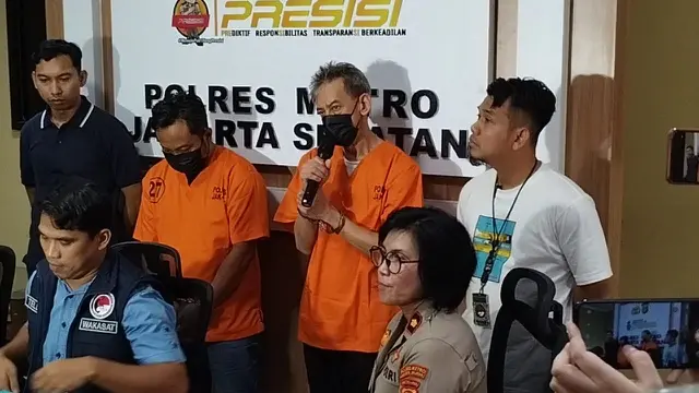 Fariz RM untuk kali pertama muncul ke publik usai ditangkap karena dugaan penyalahgunaan narkoba
