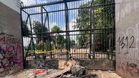 Perubahan aksi massa terjadi setelah seorang pengemudi ojek daring tewas dilindas kendaraan taktis aparat keamanan dari unsur Brigade Mobil (Brimob). (merdeka.com/Arie Basuki)