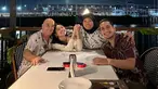 Ini adalah potret kebersamaan Giorgino Abraham bareng orang tua Yasmin Napper yang diunggah ibunda Yasmin di Instagram. Keduanya yang disebut cocok dan sudah dekat dengan keluarga masing-masing, tak heran jika banyak yang mendoakan keduanya berjodoh. Apapun statusnya, pasangan ini memang sangat menikmati momen kebersamaannya kini. (Liputan6.com/IG/@jenni.napper)