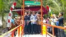 Peresmian Jembatan Asa SCTV ke-9 di Desa Gunung Luhur Kecamatan, Cilongok, Kabupaten Banyumas, Jawa Tengah, Minggu (3/4/2016). Bupati Banyumas Achmad Husein hadir dalam acara peresmian tersebut. (Liputan6.com)
