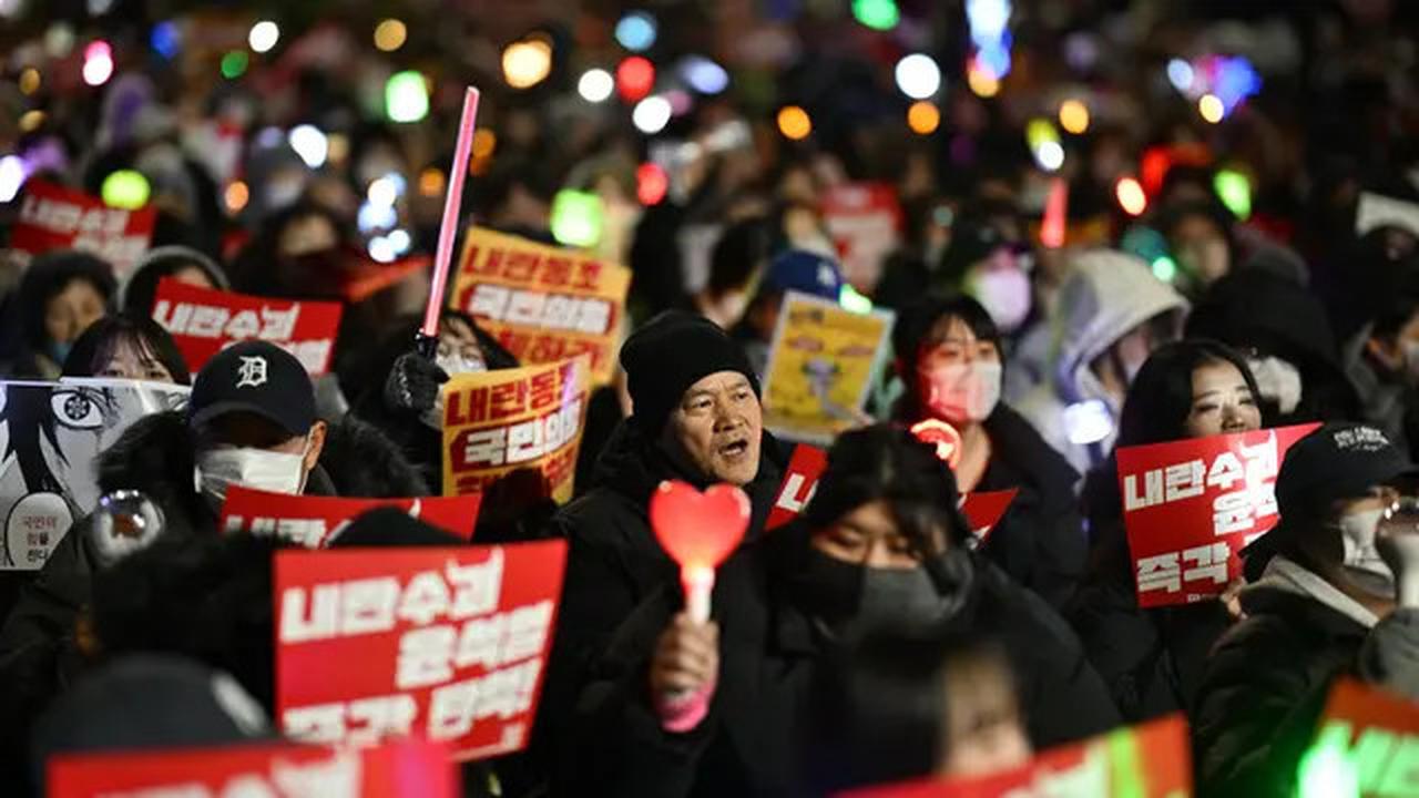 Aksi NewJeans, IU dan Yuri SNSD Siapkan Makanan untuk Pendemo yang Tuntun Yoon Suk Yeol Mundur dari Kursi Presiden