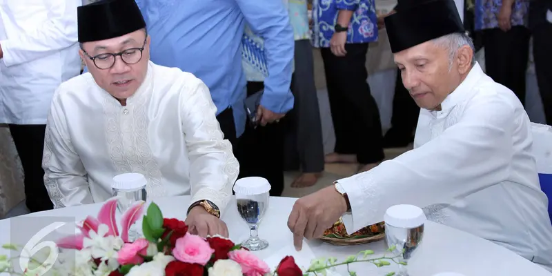 20150625_Buka Bersama Kader PAN di Rumah Ketua MPR_Jakarta_Ketua MPR RI Zulkifli Hasan dan politisi senior Amien Rais 1