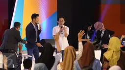 Direktur Marketing PT Sido Muncul Irwan Hidayat yang merupakan cucu pendiri Sido Muncul itu berbagi tips untuk ribuan peserta workshop Emtek Goes To Campus (EGTC) 2017 di Universitas Negeri Malang, Kamis (4/5). (Liputan6.com/Helmi Afandi)
