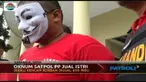Oknum Satpol PP ini diringkus polisi lantaran menjual istrinya sendiri kepada pria hidung belang melalui media sosial.