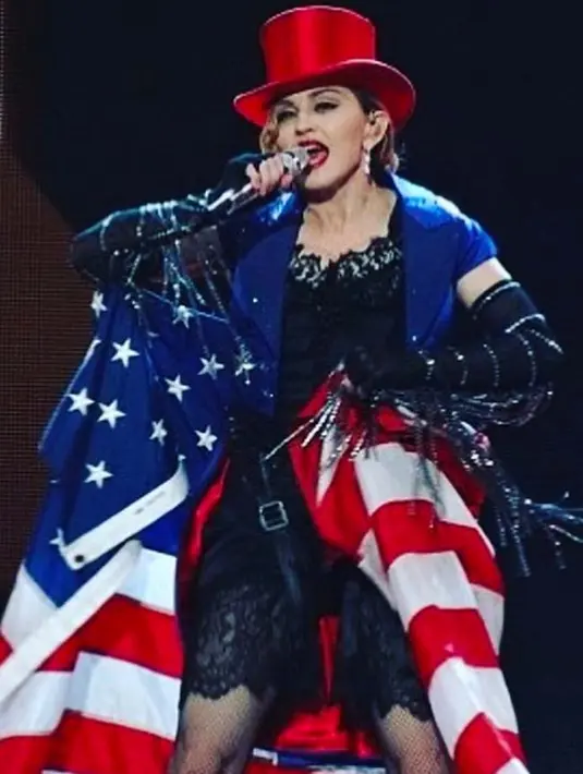 Lantaran kekecewaannya itu, Madonna kini memilih untuk pergi meninggalkan negeri Paman Sam itu dan bertandang ke Portugis. Tujuannya, Madonna ingin kehidupan baru yang lebih baik lagi. (Instagram/Madonna)