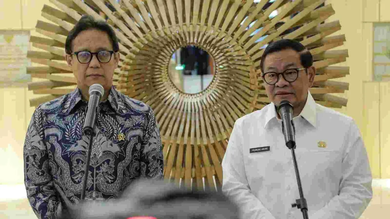 Gubernur DKI Jakarta, Pramono Anung bertemu dengan Menteri Kesehatan (Menkes) RI, Budi Gunadi Sadikin di Kantor Kementerian Kesehatan, Kuningan, Jakarta Selatan, pada Selasa 28 Oktober 2025.