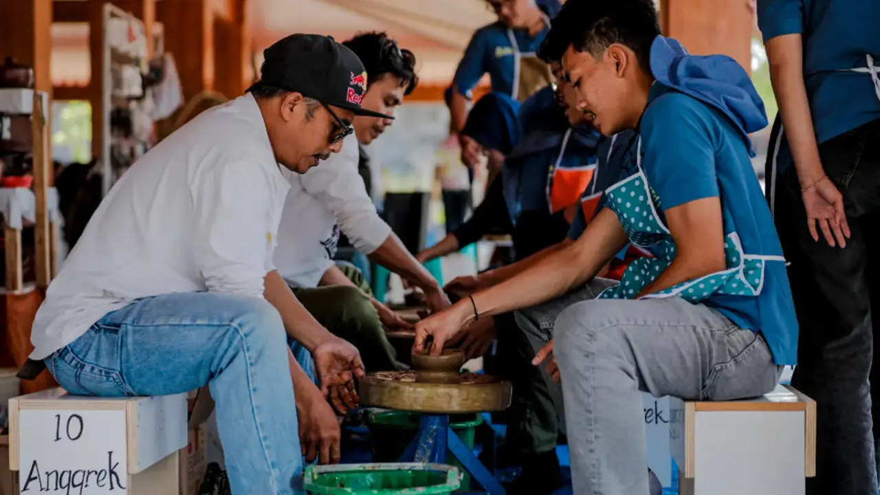 Penyintas kanker anak mengikuti Indonesian Childhood Cancer Survivors Camp 2026 di kawasan Borobudur. Kegiatan ini menjadi ruang untuk belajar, membangun persahabatan, menumbuhkan percaya diri, dan berkembang.