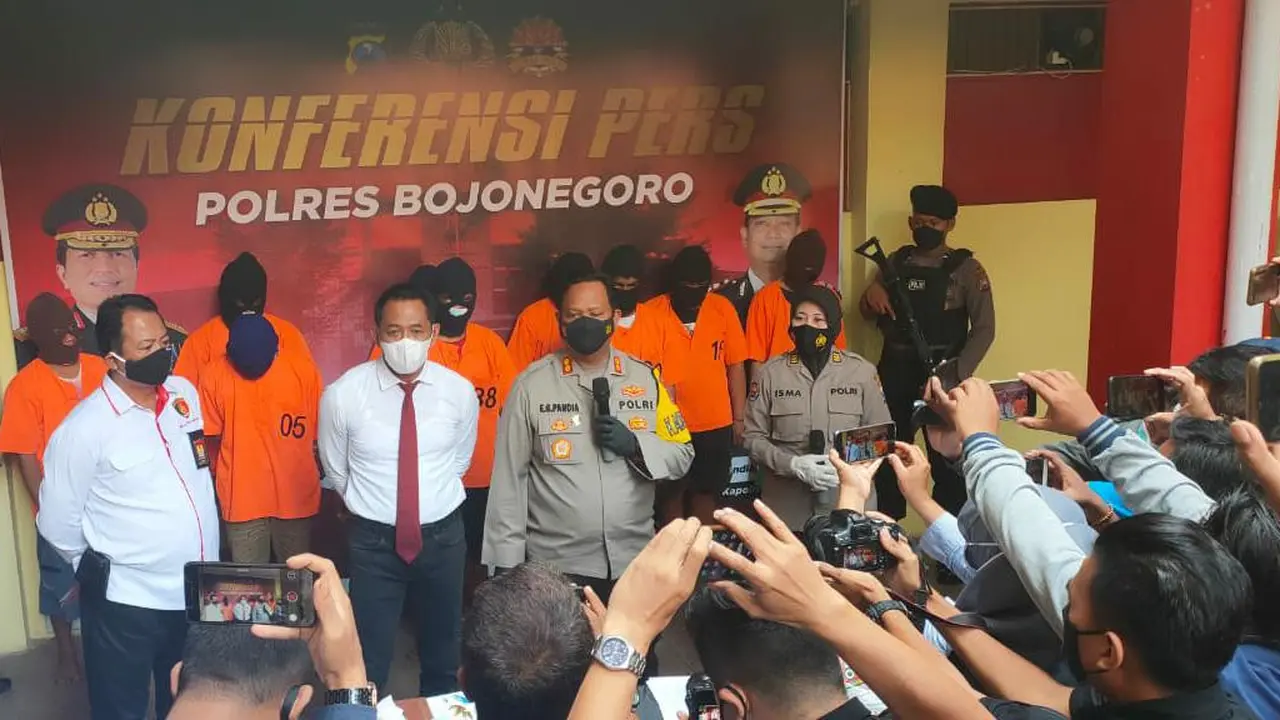 Polisi menangkap 9 pengeroyok hingga tewas di Bojonegoro (Ahmad Adirin/Liputan6.com)