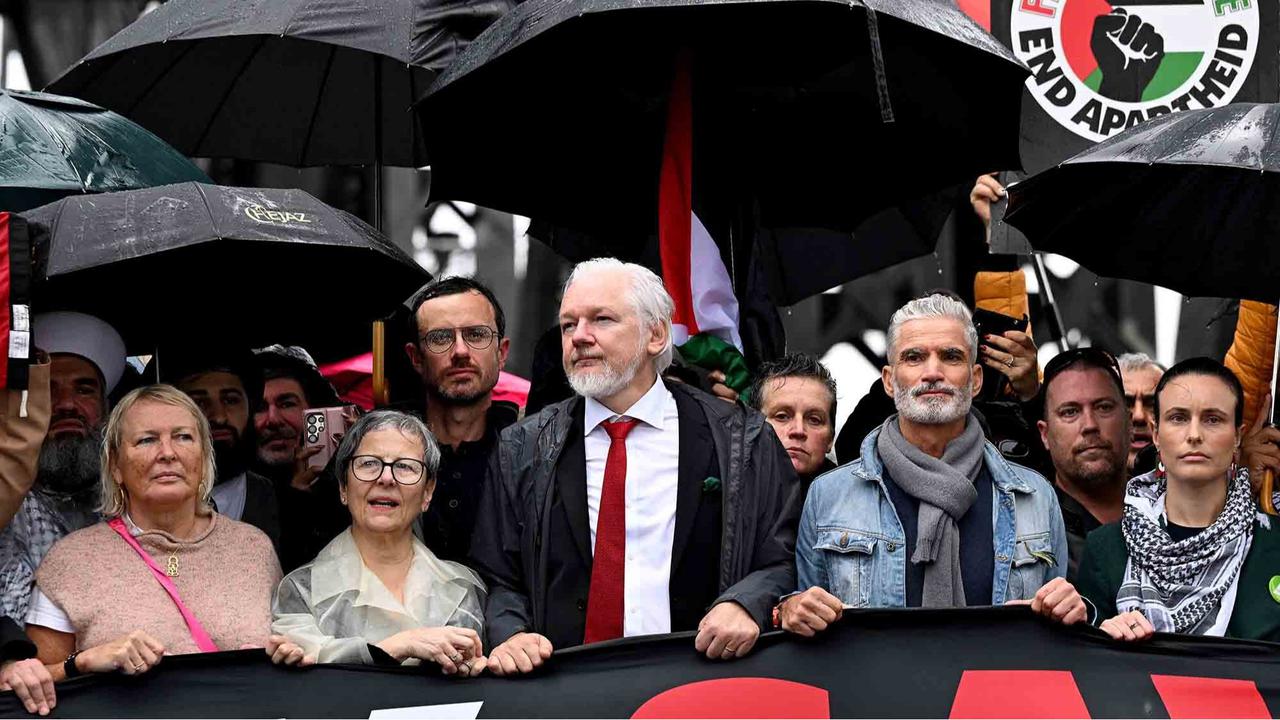 FOTO: Ribuan Warga Tumpah Ruah di Jembatan Sydney, Seruan Global untuk Gaza Menggema di Tengah Hujan