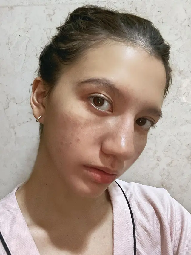 6 Potret Cassandra Lee Tampil Natural Tanpa Makeup, Tetap Memesona