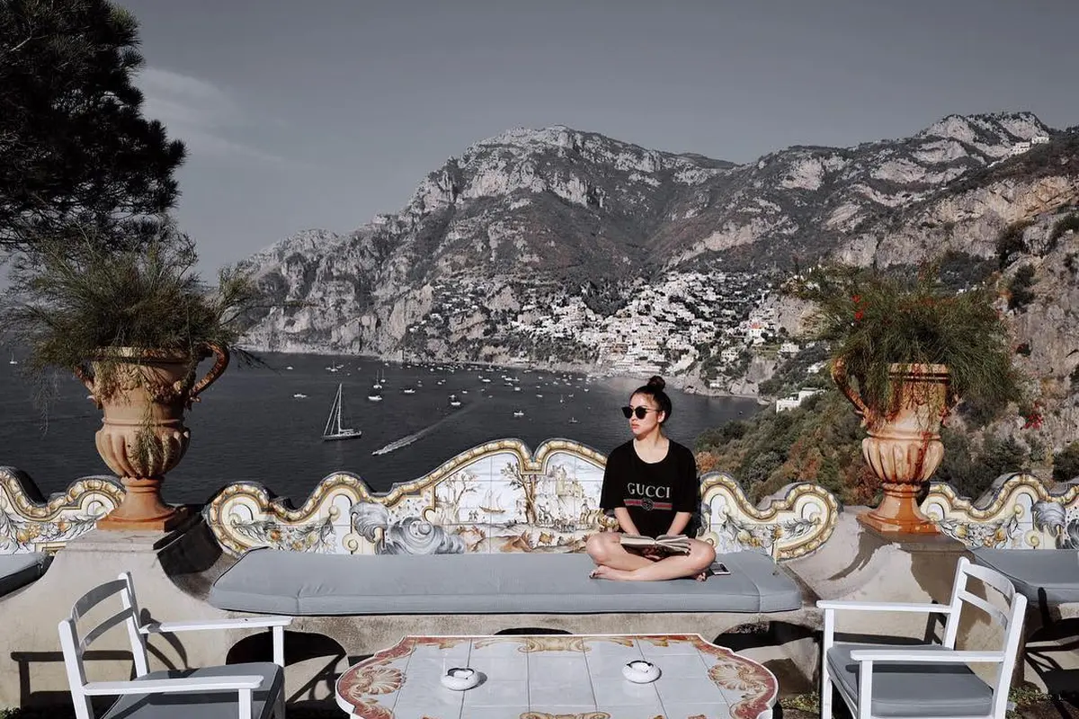 [Bintang] Selain Nikita Willy, Cek 5 Gaya Seleb yang Hobi Travelling