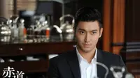 Siwon `Super Junior` tampak menunjukkan pesonanya dalam film Mandarin terbaru yang diperankannya.