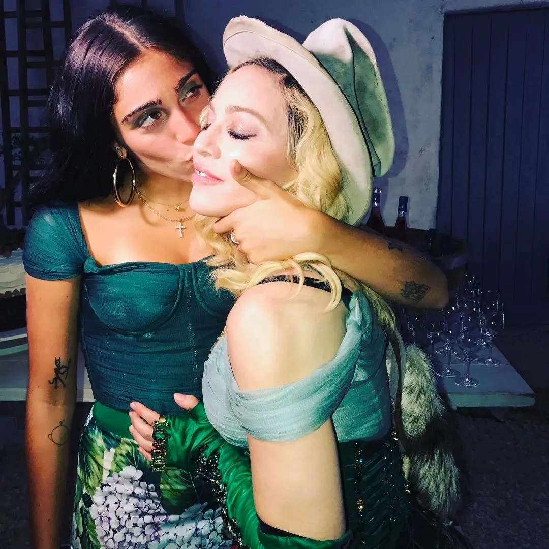 Madonna bersama putrinya, Lourdes. (Instagram - @madonna)