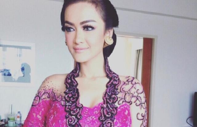 Deretan artis yang pernah menerima gelar kehormatan Keraton Solo, Syahrini dapat gelar Kanjeng Mas Ayu