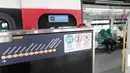 Rangkaian LRT Jakarta tiba di Stasiun Manggarai, Jakarta, Rabu (16/9/2026). LRT tersebut melayani rute Kelapa Gading-Manggarai dalam rangkaian peresmian jalur baru oleh Presiden Prabowo Subianto. (KLY/Budy Santoso)