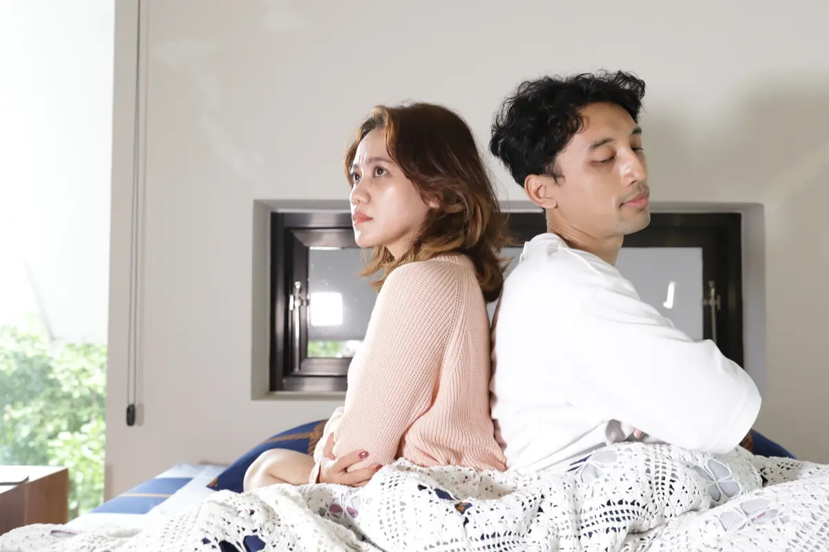 couple januari pura pura cinta