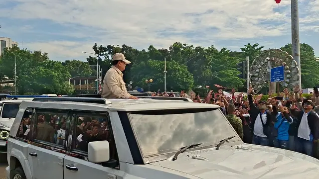 Presiden Prabowo tiba menghadiri peringatan Hari Buruh Internasional atau May Day 2026 di Monas, Jakarta, Jumat (1/5/2026).