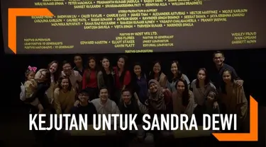 Disney Indonesia memberikan kejutan luar biasa untuk Sandra Dewi, dengan memesan satu studio khusus premiere film Aladdin. Ini karena Sandra Dewi merupakan fans Disney garis keras. Ia sampai dinobatkan sebagai Brand Ambassador Disney pada 2015.